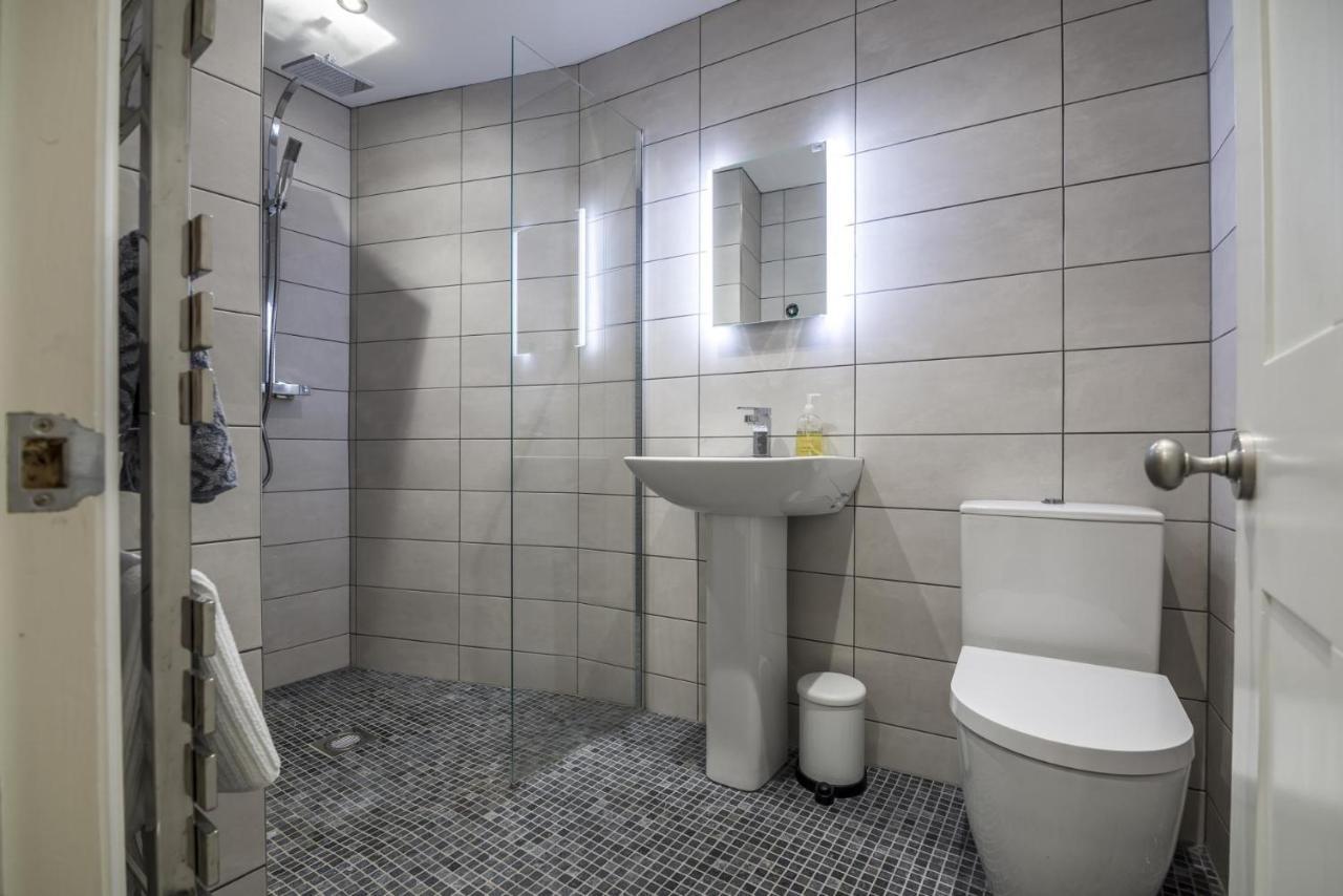 Sea Legs - 2 Bedroom Apartment - Tenby Kültér fotó