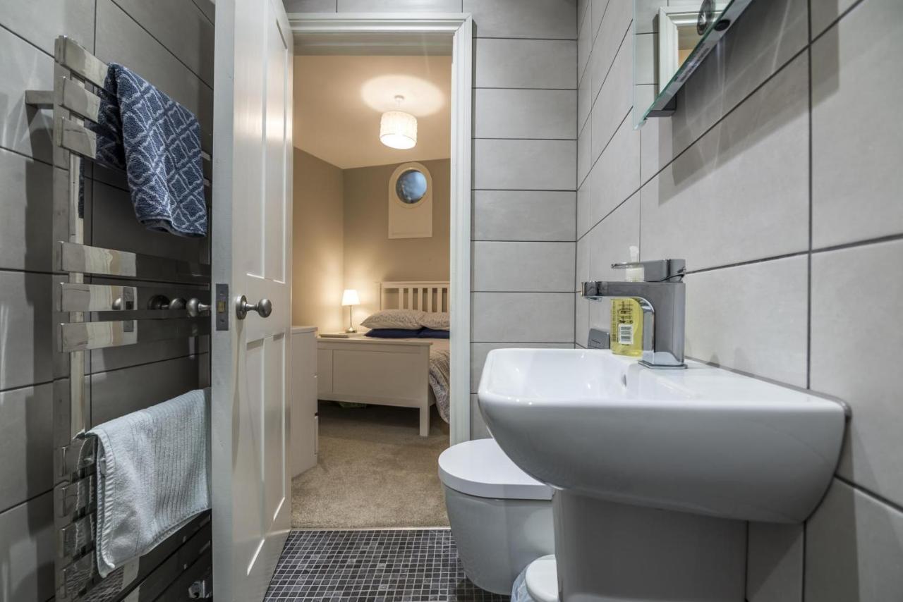 Sea Legs - 2 Bedroom Apartment - Tenby Kültér fotó