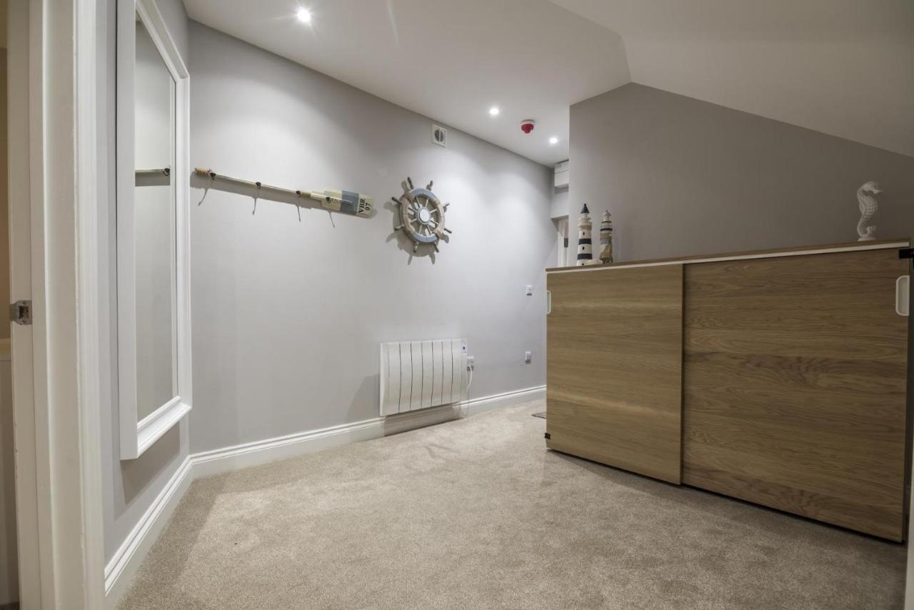 Sea Legs - 2 Bedroom Apartment - Tenby Kültér fotó