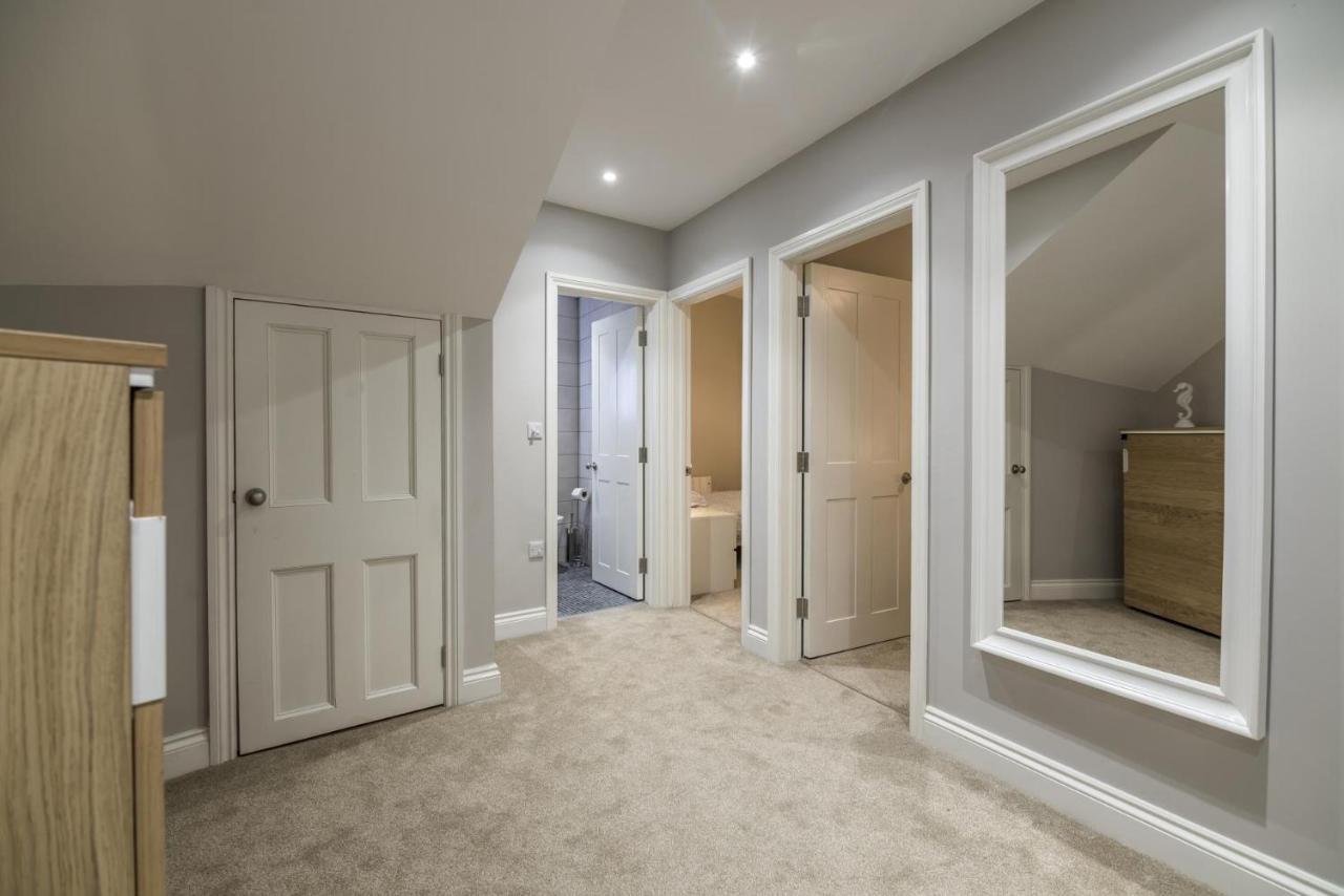 Sea Legs - 2 Bedroom Apartment - Tenby Kültér fotó
