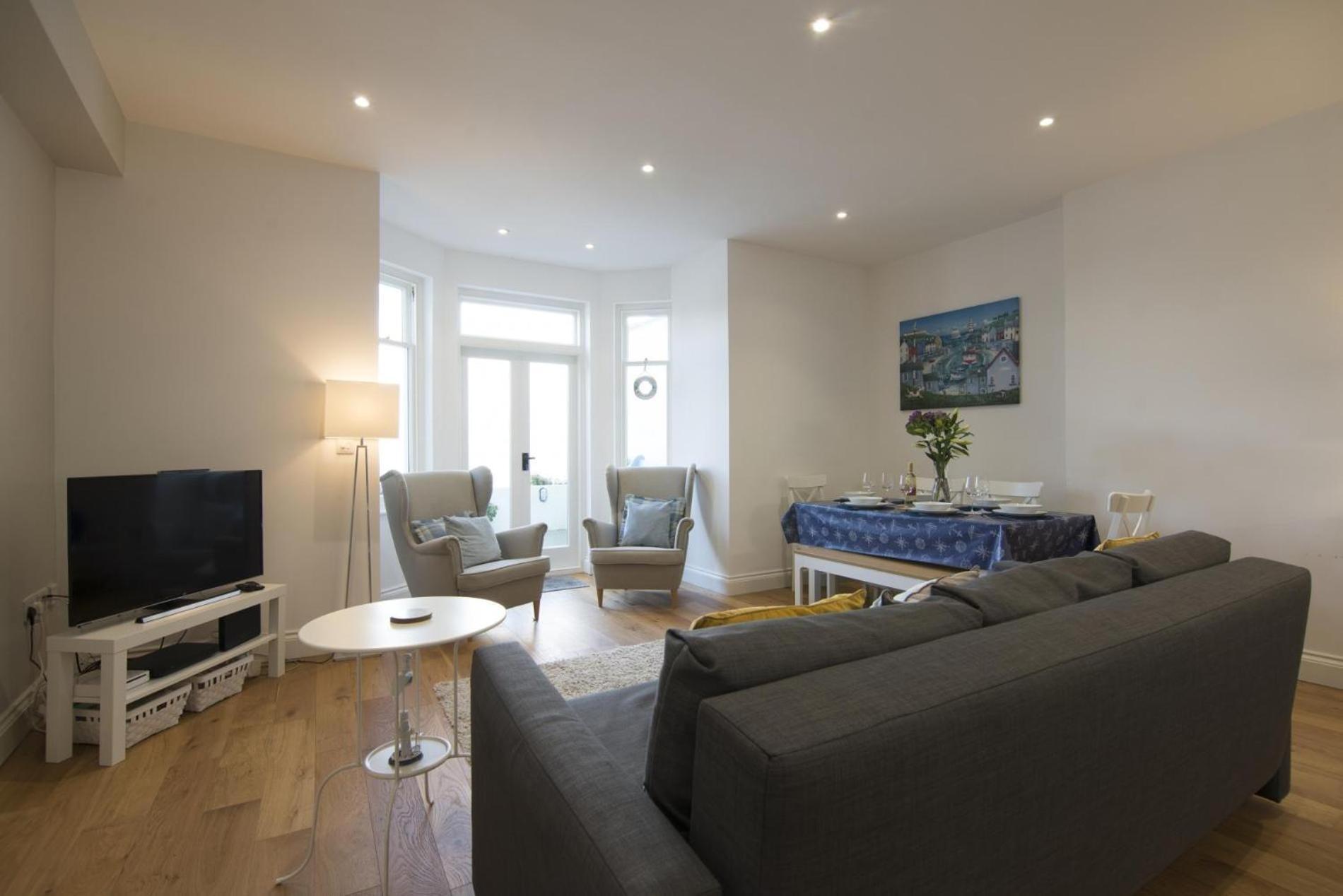 Sea Legs - 2 Bedroom Apartment - Tenby Kültér fotó