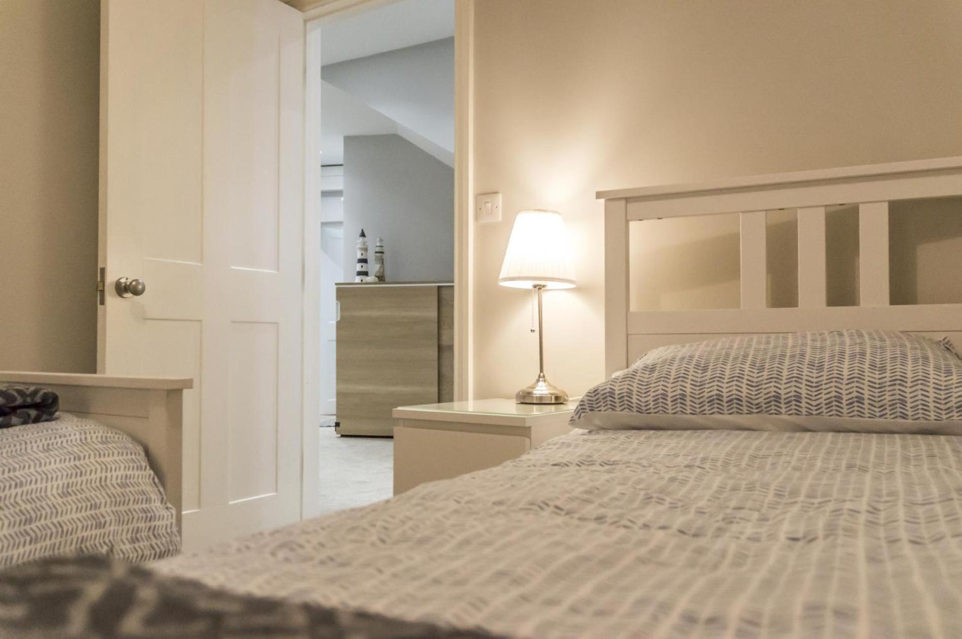 Sea Legs - 2 Bedroom Apartment - Tenby Kültér fotó