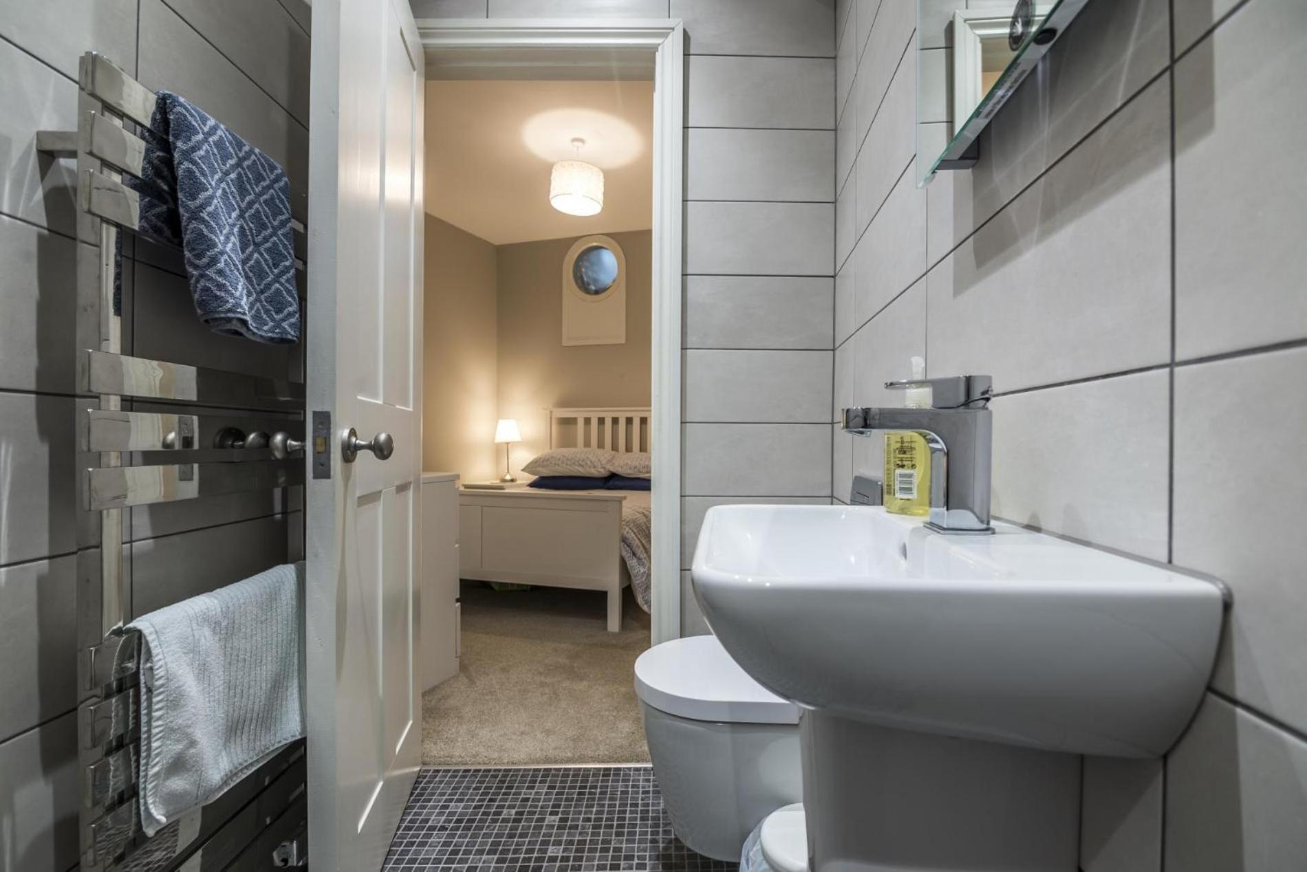 Sea Legs - 2 Bedroom Apartment - Tenby Kültér fotó